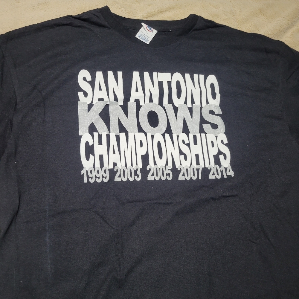 San Antonio Spurs Basketball NBA Championship tShirt, 2XL - Picture 1 of 5